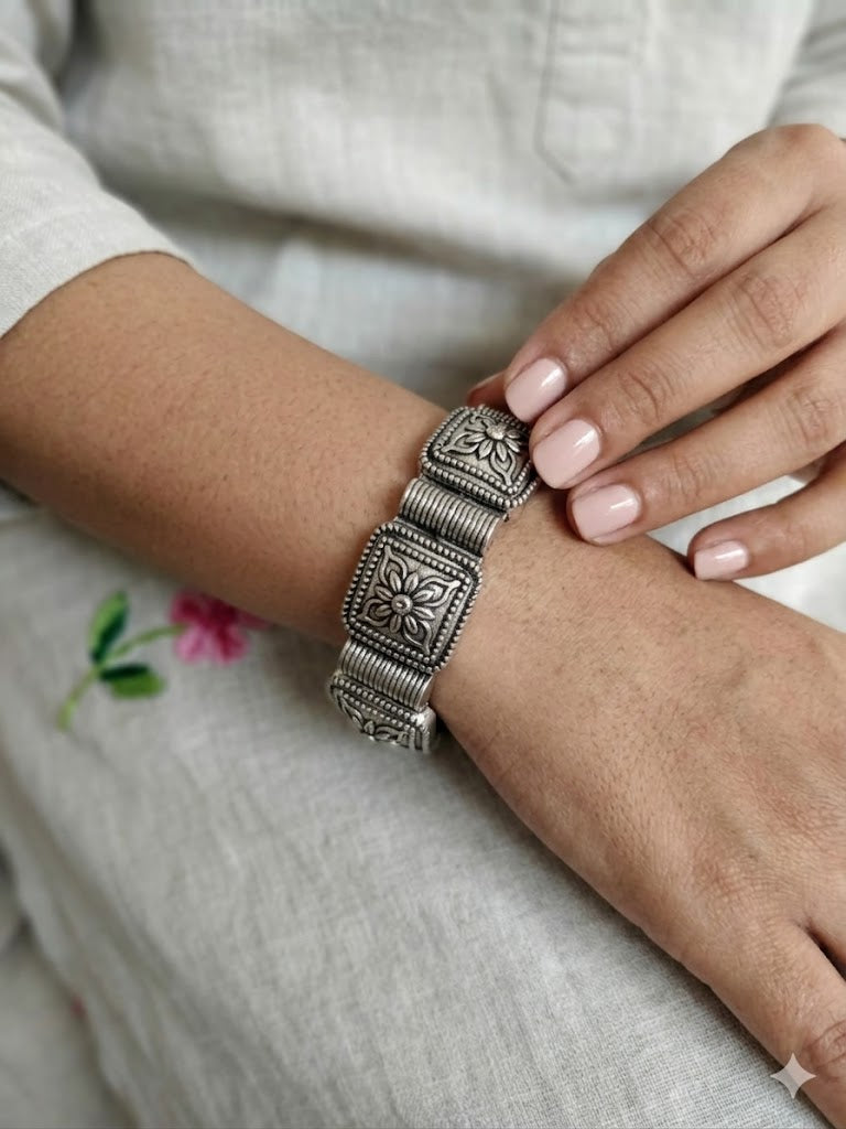 Vintage Oxidised Floral Panel Kada