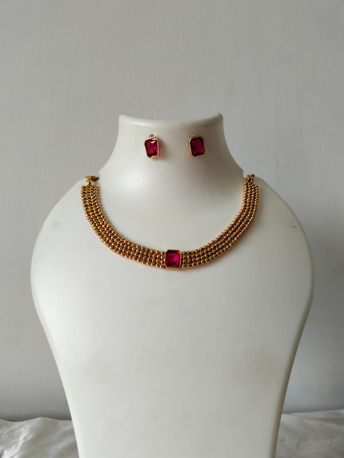 Vintage Royal Pendant Pearl Mala