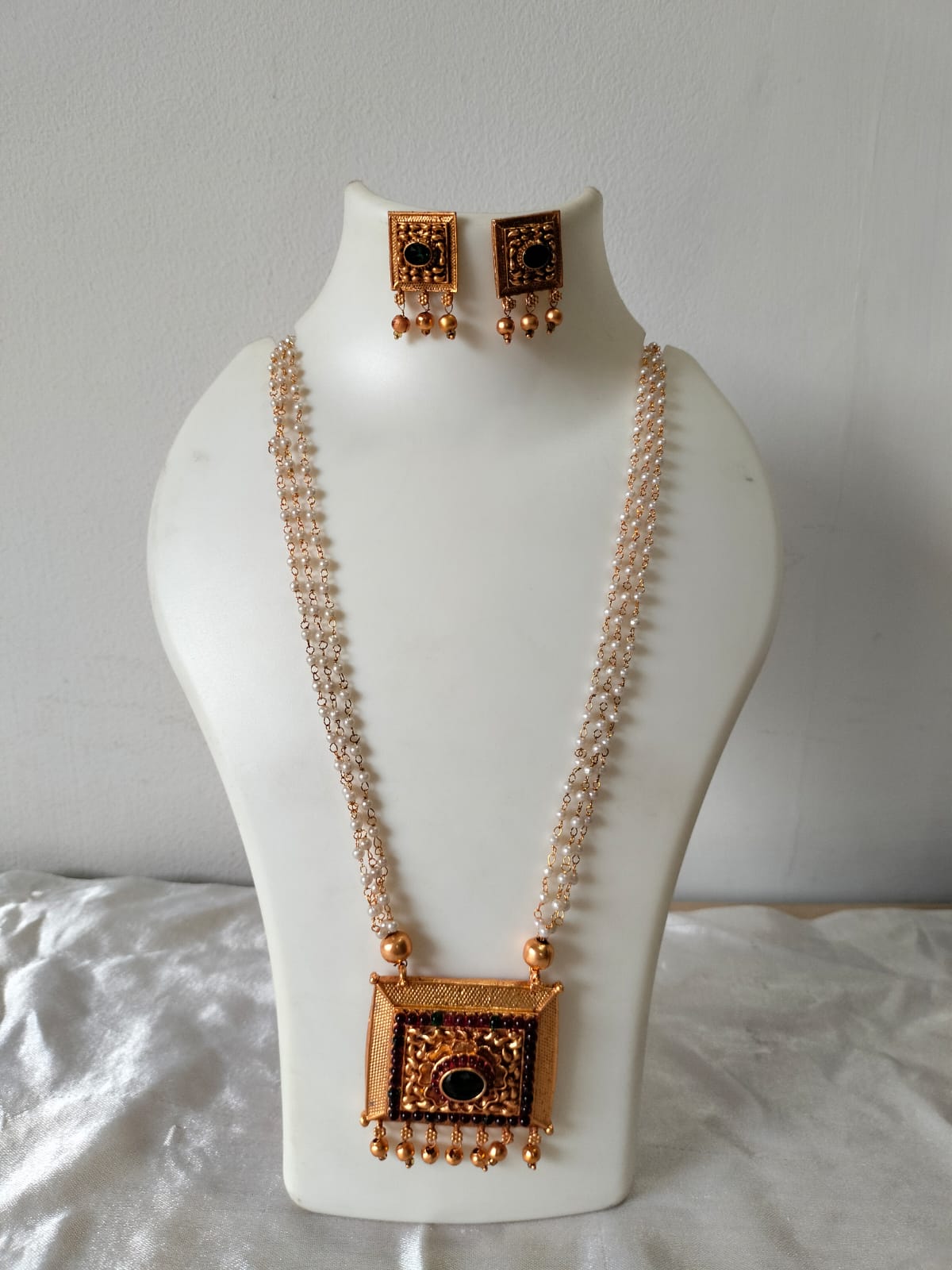 Vintage Box-Pendant Pearl Mala Set