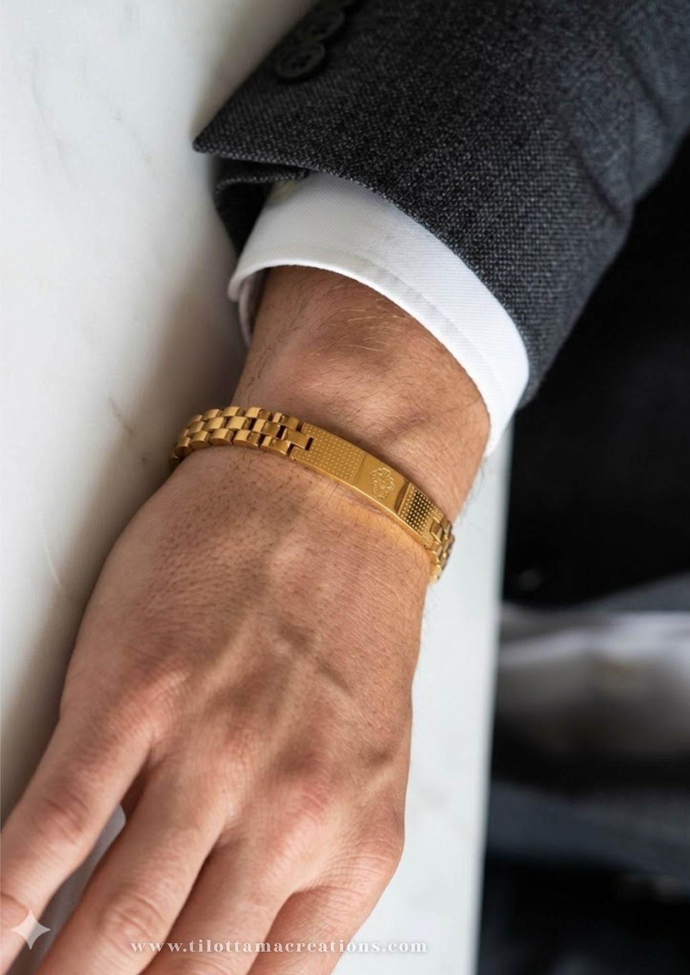 The Sovereign Embossed Link