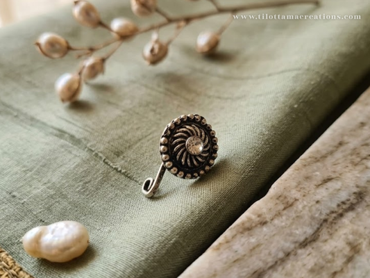 The Avani Swirl Nose Pin