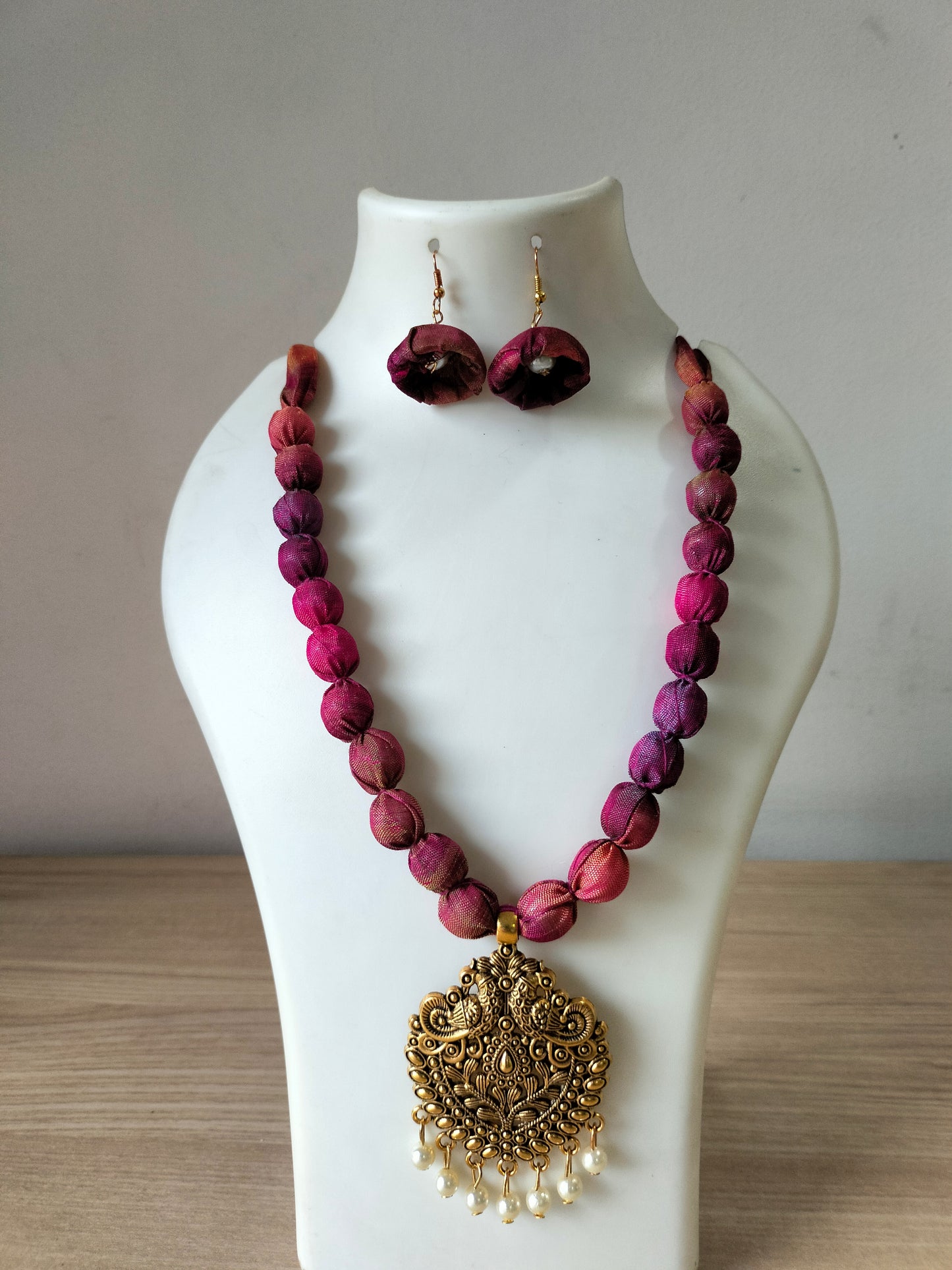 Fabric Beads Shaded Necklace