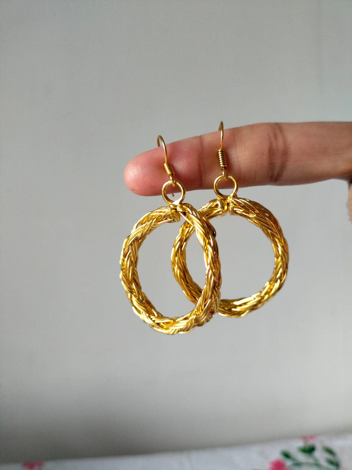 Elegant Gold-Plated Twisted Rope Design Hoop Earrings