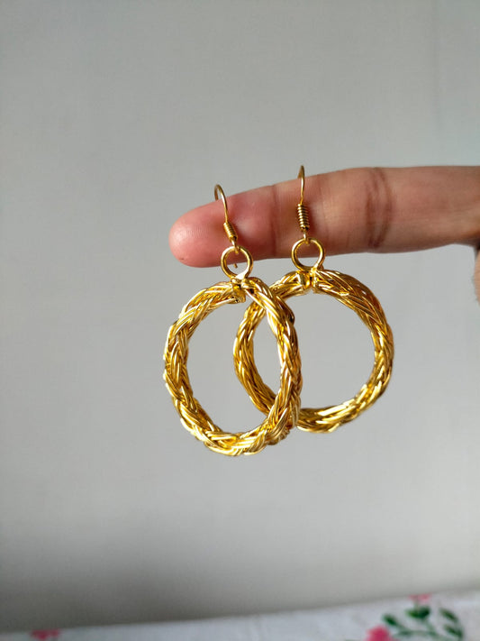 Elegant Gold-Plated Twisted Rope Design Hoop Earrings