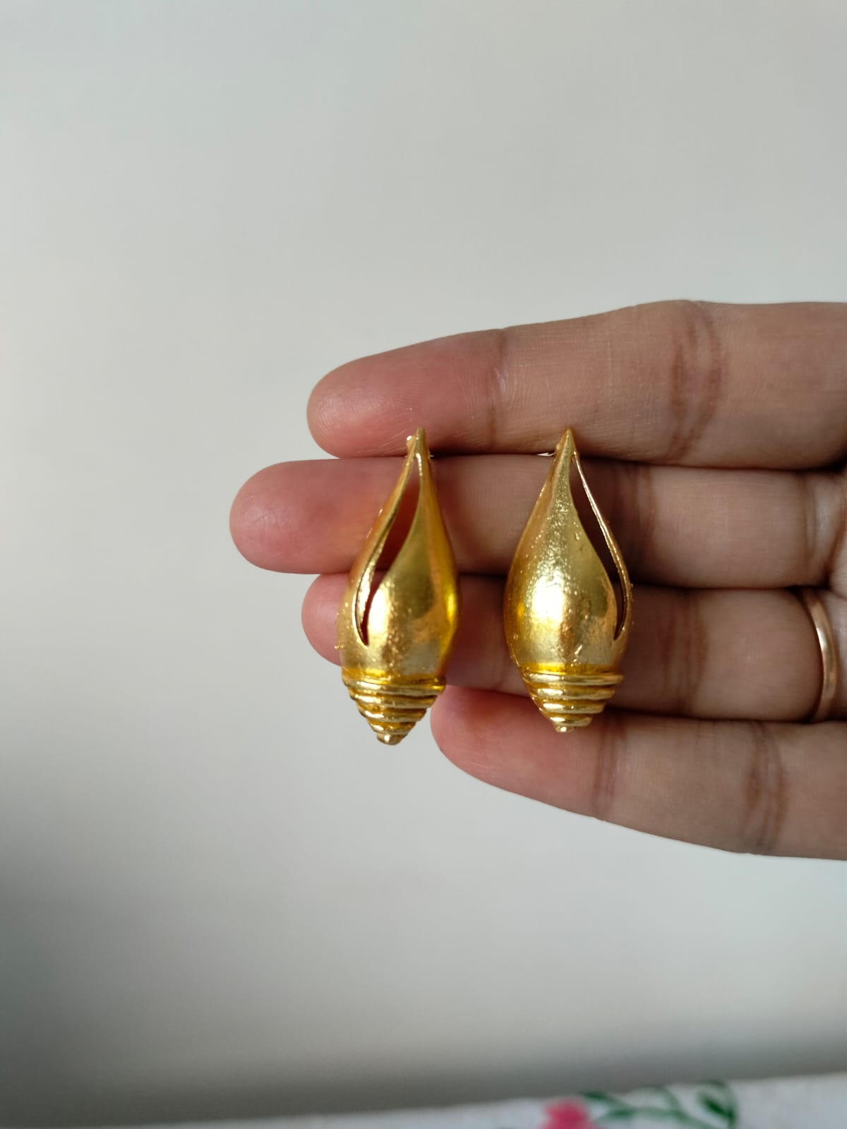 The Golden Shankha Studs