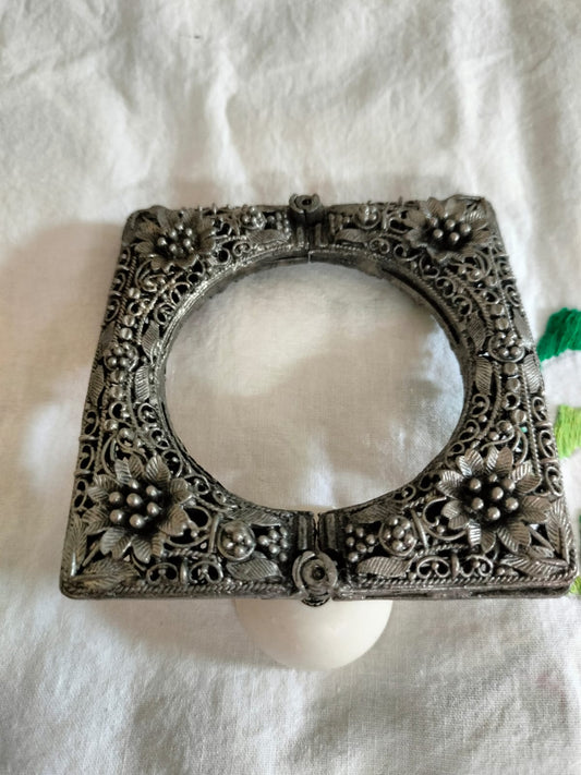 Antique Square Filigree Kada