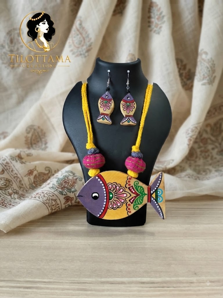 Golden Fin Handpainted Wooden Necklace Set