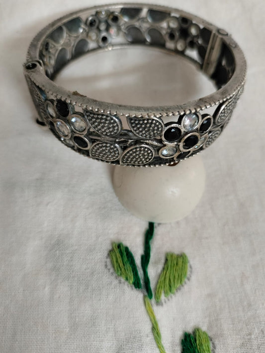 Antique Floral Filigree Bangle