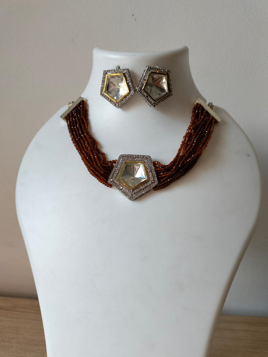 The Amber Geometric Choker Set