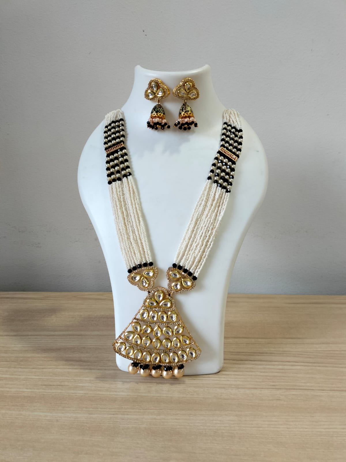The Royal Monochrome Jhumka Set