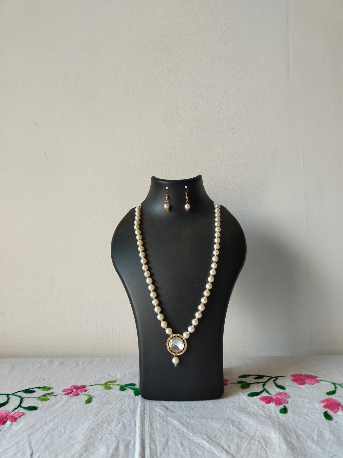 The Pearl Blossom Solitaire Set