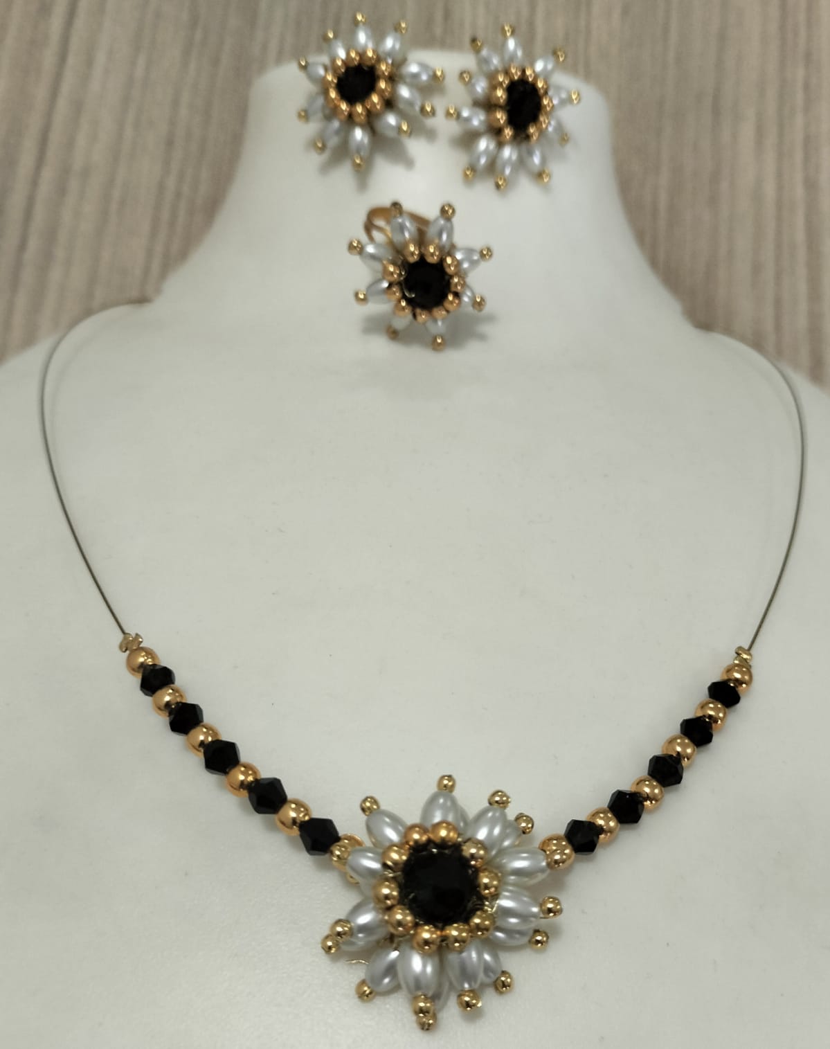 The Noir Pearl Bloom Set