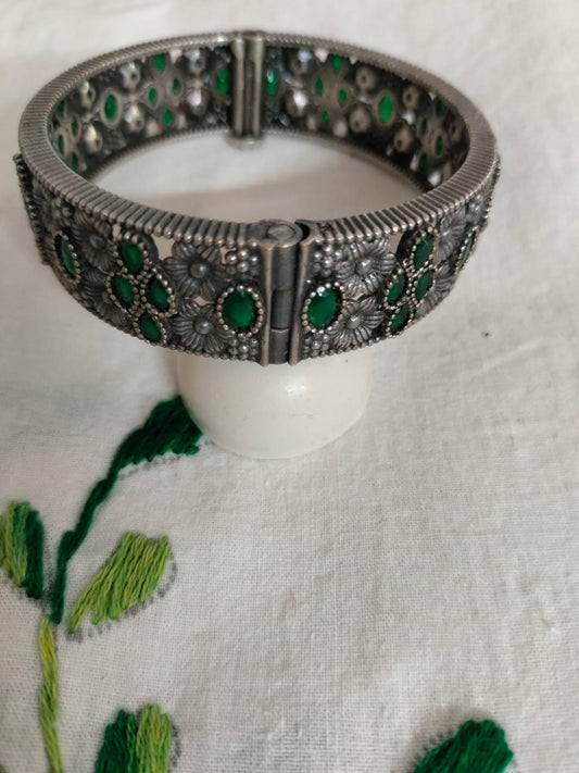 Vintage Emerald-Tone Hinged Cuff
