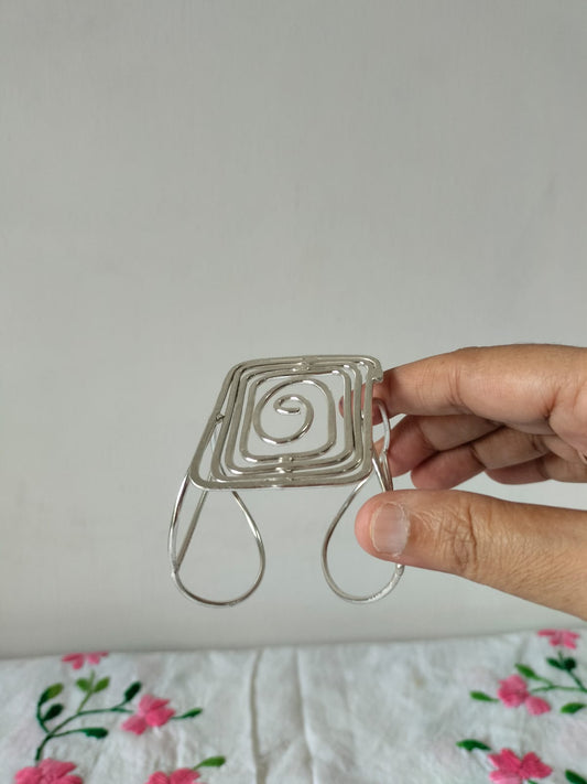 The Labyrinthine Spiral Cuff