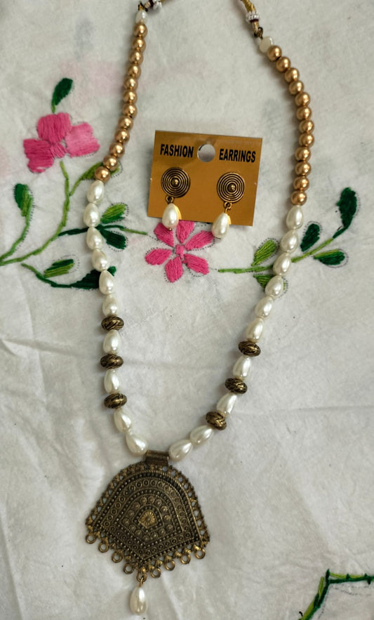 The Vintage Temple Pearl Set