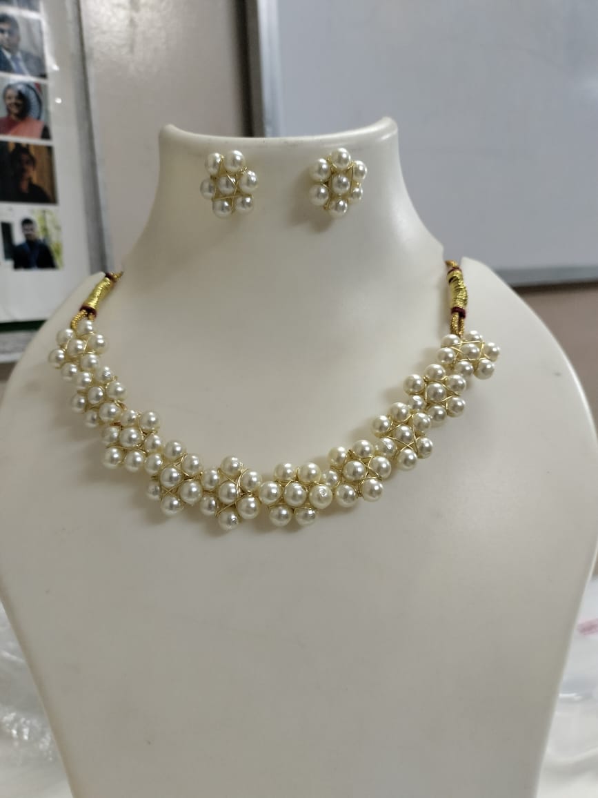 Glistening Pearl Cluster Choker Set